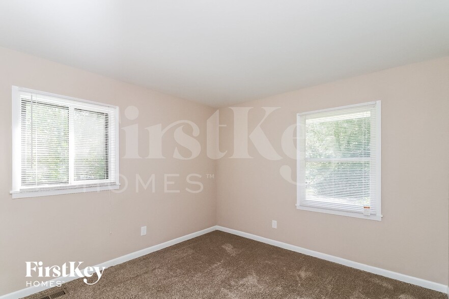 Building Photo - 2932 Tiffany Dr SW