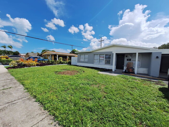 Primary Photo - 790 NW 17th St