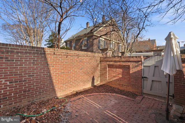 Building Photo - 657 S Columbus St