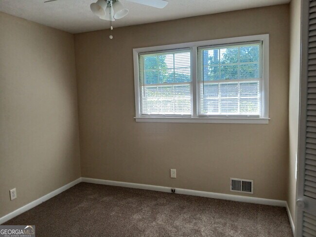 Building Photo - 8247 Spillers Dr SW