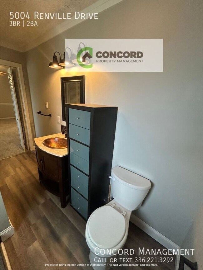 Building Photo - 5004 Renville Dr