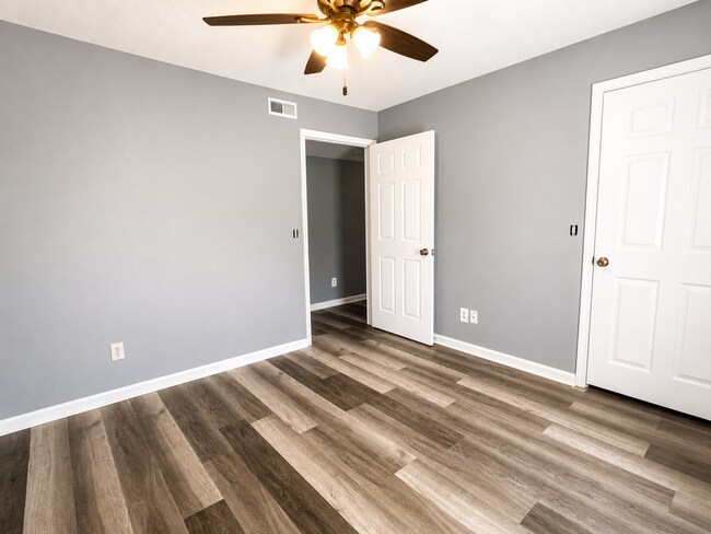 Building Photo - 7117 W Friendly Ave