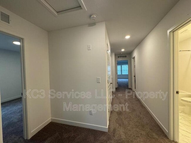 Building Photo - 3722 SW Knoxville Ct