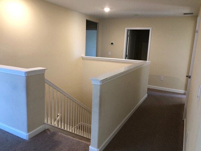 Building Photo - 5 Bedroom / 3.5 Bathroom House at Independ...