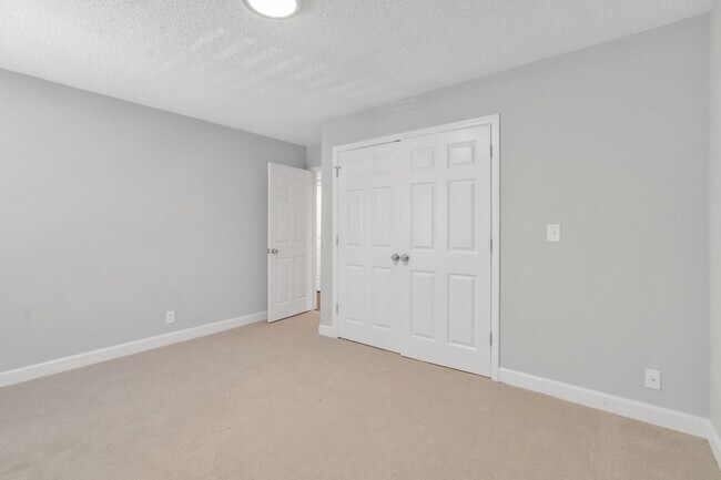 Building Photo - Bellemeade Highlands Condo