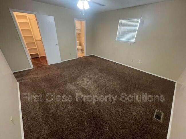 Building Photo - 6300 N Wildewood Dr