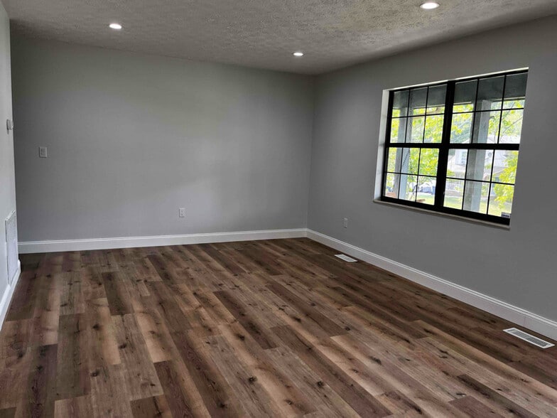 Building Photo - 208 Mount David Dr