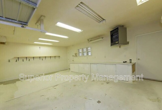 Building Photo - 7412 Willshire Blvd