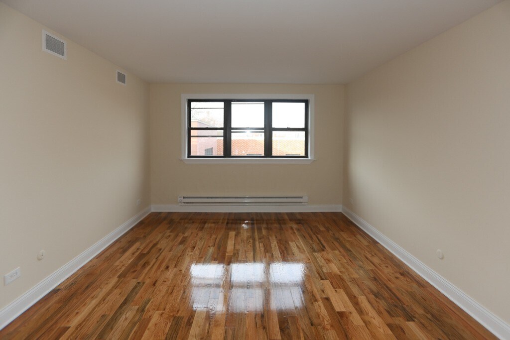 Building Photo - 567 W Arlington Pl