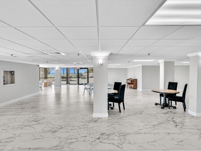 Building Photo - 3301 S Ocean Blvd