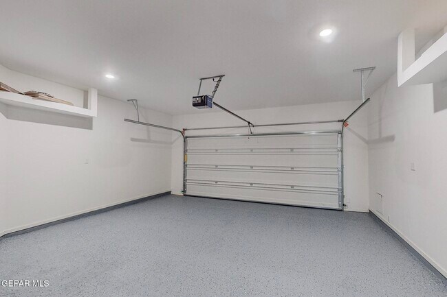 Building Photo - 516 Logwood Ave