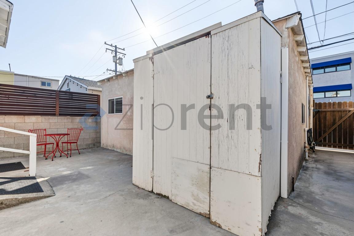 Building Photo - Unit C