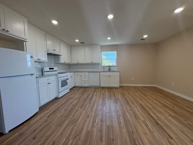 Building Photo - 221 FM 439 Loop