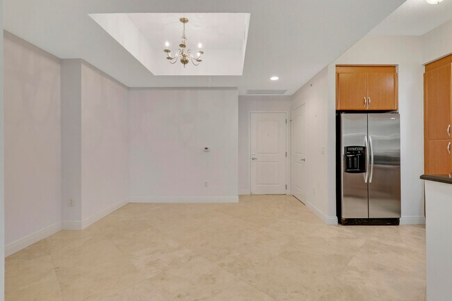 Building Photo - 701 S Olive Ave