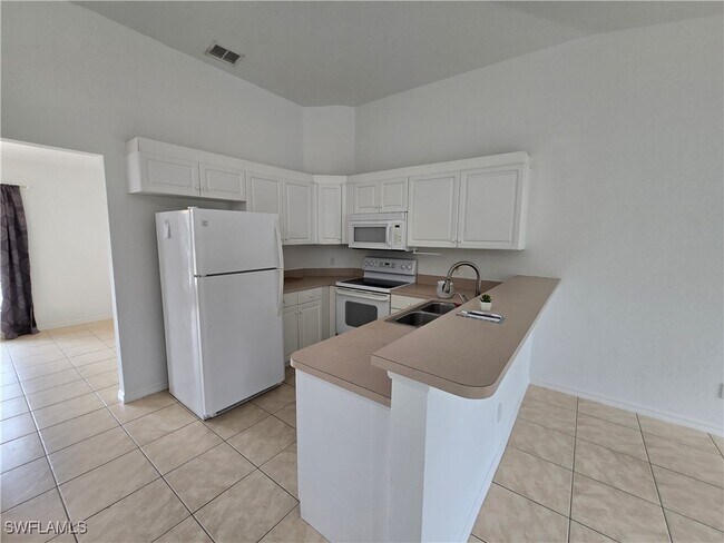 Building Photo - 481 10th Ave NW