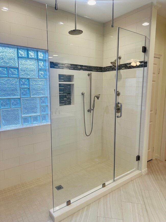 Building Photo - 1511 Beaconshire