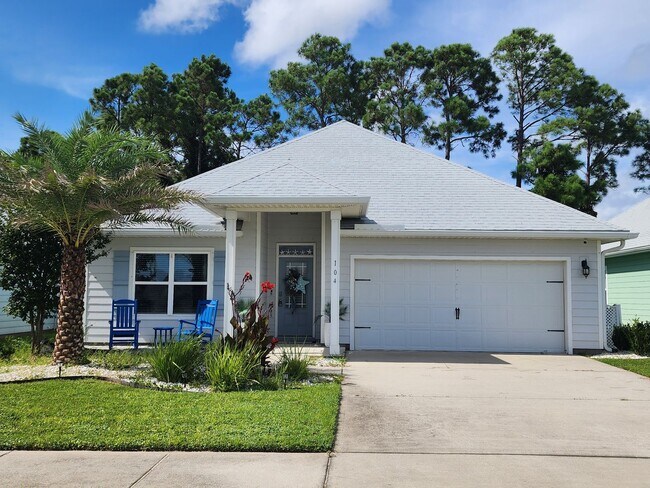 Primary Photo - 104 Moonraker Cir