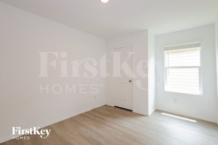 Building Photo - 10551 McClintock Dr