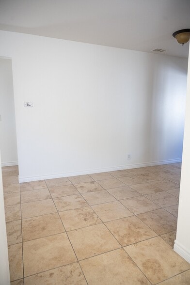 Building Photo - 442 B St