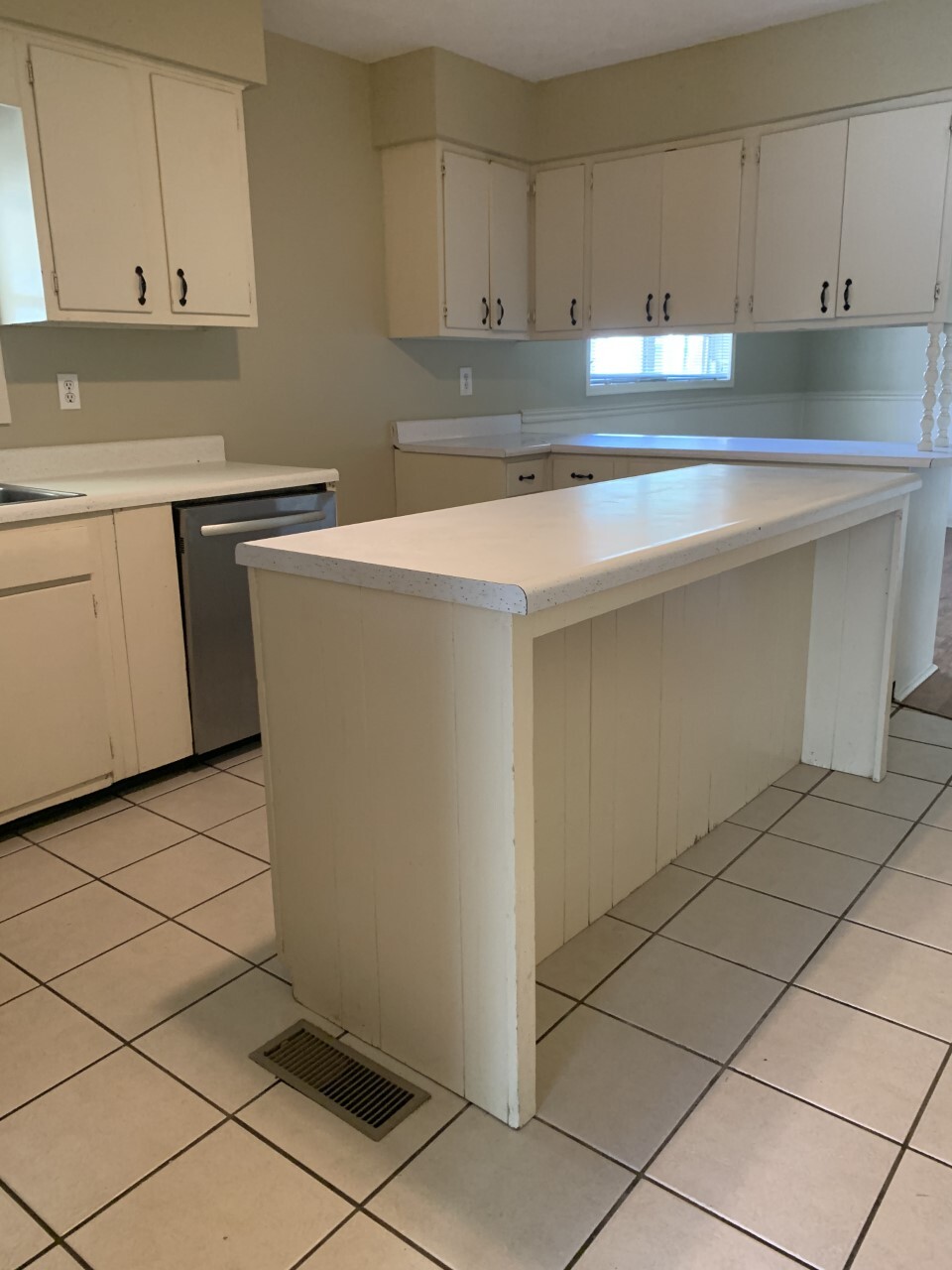 kitchen - 2021 Davis Ave
