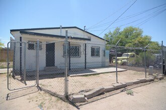 Building Photo - Charming 1 Bedroom 1 Bath House! Great Central Tucson Location!