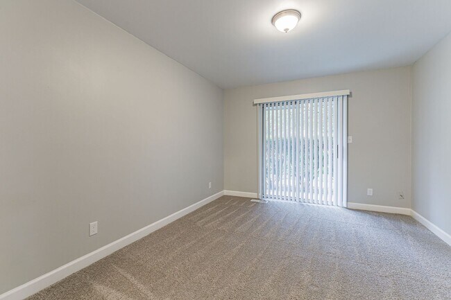 Building Photo - Completely renvovated 2 bedroom/2 bathroom...
