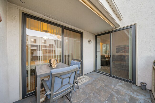 Building Photo - Mission Valley Beautiful Townhome Fully Furnished with A/C, Laundry + Parking