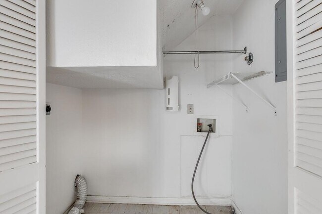 Building Photo - 55 Brandon Hall Dr