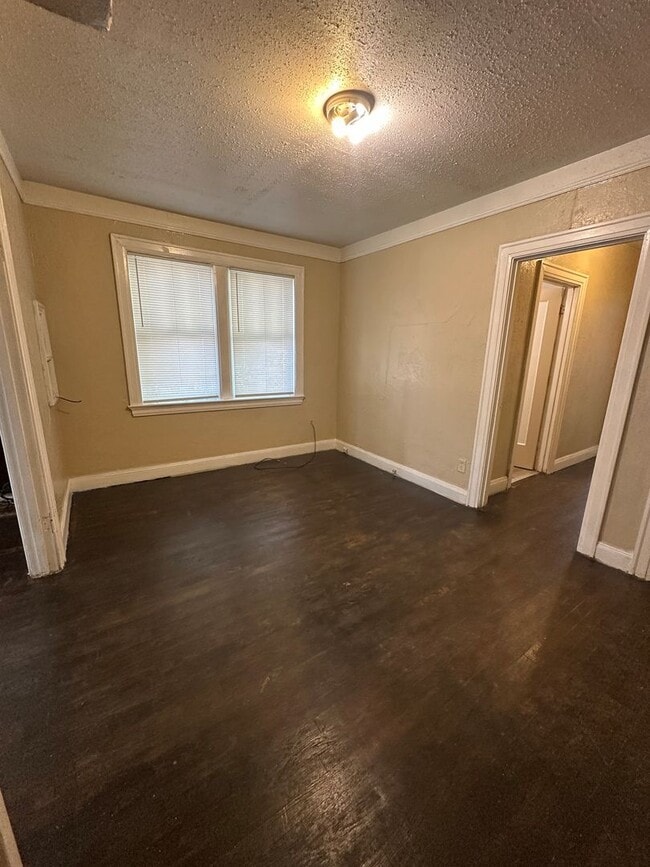 Building Photo - 412 SE 15th- Four Plex