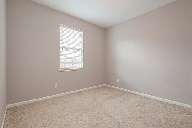 Building Photo - 5203 Heatherdawn Ct