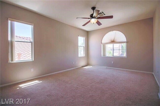 Building Photo - 348 Lakewood Garden Dr