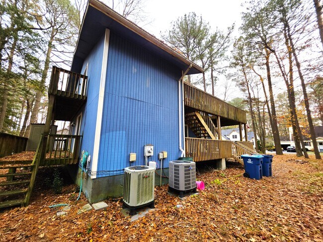 Building Photo - 13 Sailors Way