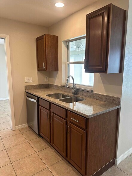 Building Photo - 4520 Bear Lake Ct