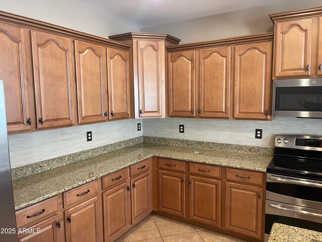 Building Photo - 2680 E Lodgepole Dr