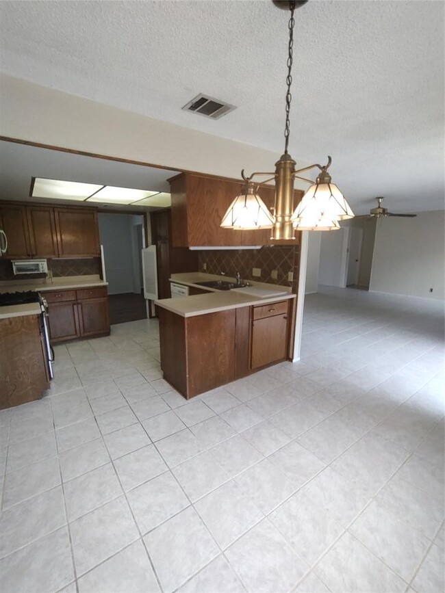 Building Photo - 4207 Las Palmas Dr