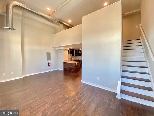 Building Photo - 1 W Main St