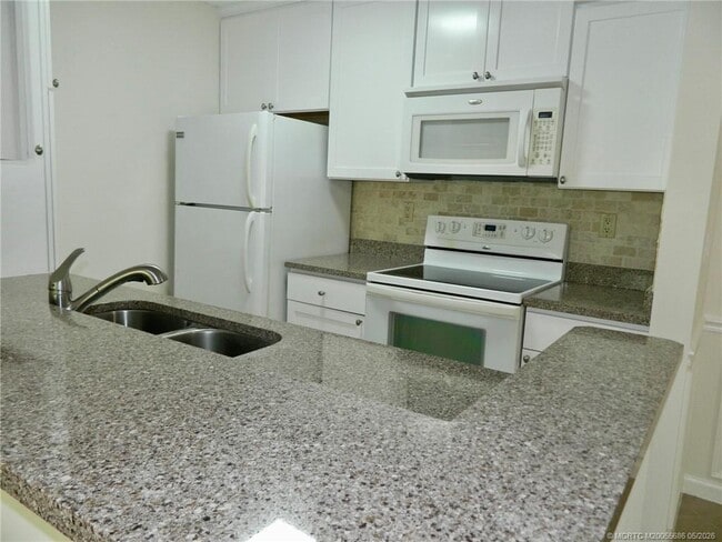 Building Photo - 2506 SE Anchorage Cove