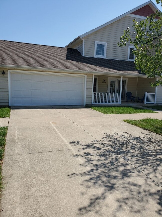 Primary Photo - 2824 E Bressingham Wy