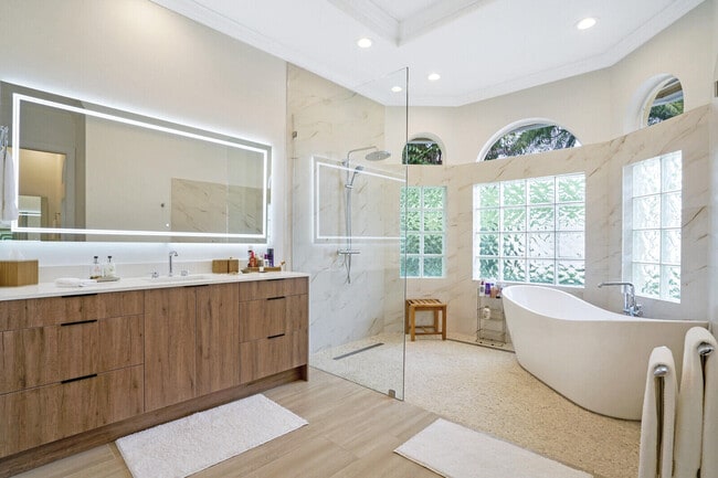 Building Photo - 14300 Calypso Ln