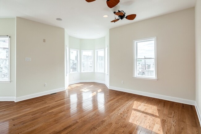 Building Photo - Four Bed Point Breeze Home