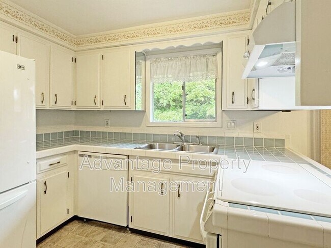 Building Photo - 2350 NW Green Cir