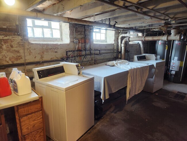 Building Photo - 2404 W Superior St