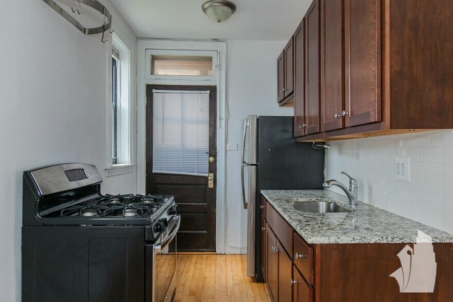 Building Photo - 3618 N Marshfield Ave