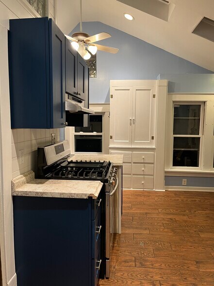 Gas stove - 325 S Main St