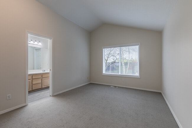 Building Photo - 33383 SW Sequoia St