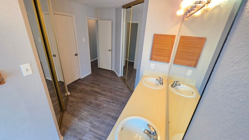 Building Photo - 6301 Fairlane Dr