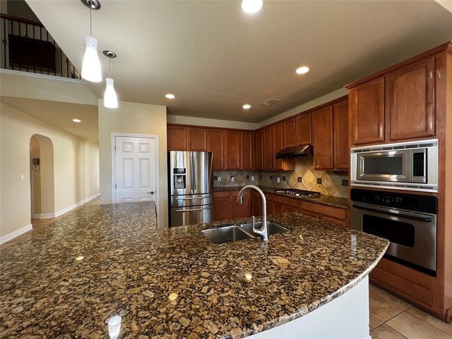 Building Photo - 15224 Interlachen Dr