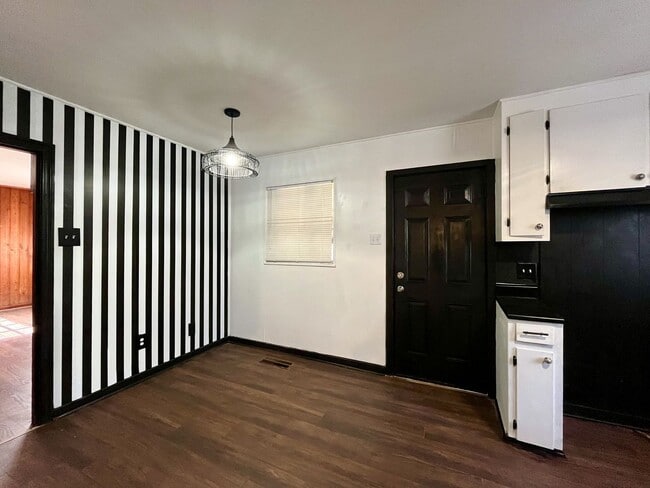 Building Photo - Great 3 bed home ready to move in