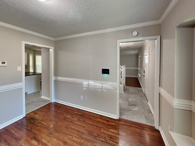 Building Photo - 5913 Sycamore Manor Cove