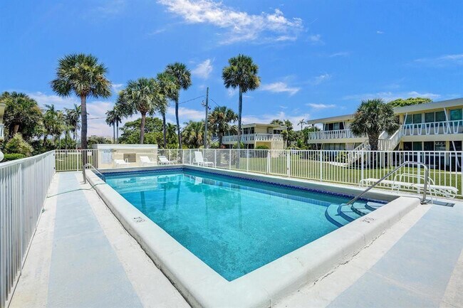 Building Photo - 2755 NE 28th Ave